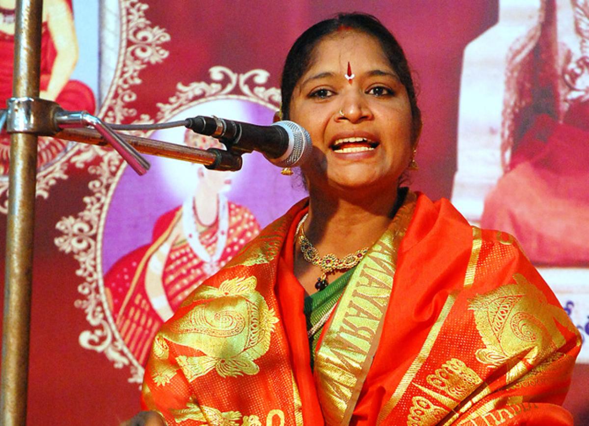 Sikhamani Bhagavatharini rendering &lsquo;Parvathi Kalyanam&rsquo; Harikatha at Siva Rama Krishna Kshetram